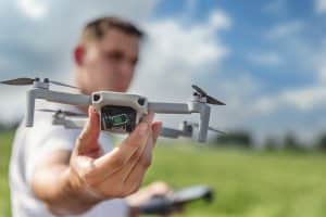 Read more about the article Usługi dronowe dla firm produkcyjnych – kontrola, promocja i dokumentacja z powietrza